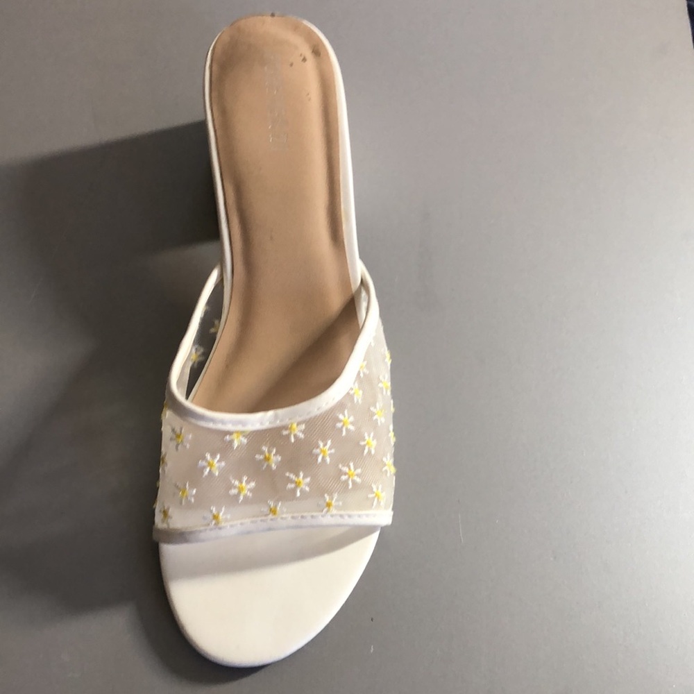 Forever 21 Floral Embroidered White and yellow flowers Mules